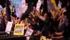 بالأعلام السوداء.. آلاف الإسرائيليين يطالبون نتنياهو بالاستقالة