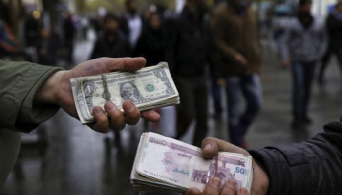العملة الإيرانية تواصل الانهيار الكبير