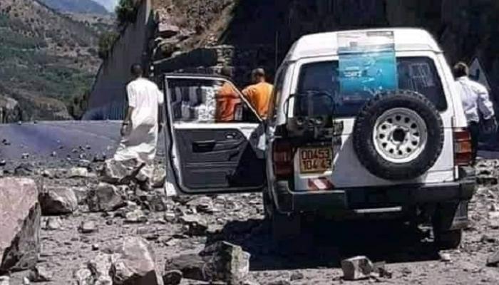 آثار الهزة الأرضية القوية التي ضربت محافظة ميلة شرق الجزائر