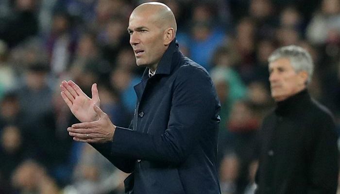 زين الدين زيدان مدرب ريال مدريد وكيكي سيتين مدرب برشلونة
