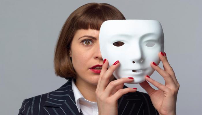 تسارع الكلام والأفكار وقلة النوم من أعراض الاضطراب ثنائي القطب