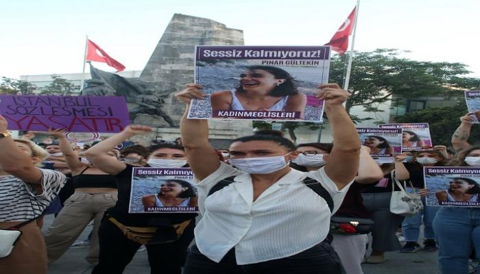 جانب من المظاهرات التي شهدتها تركيا احتجاجا على مقتل شابة