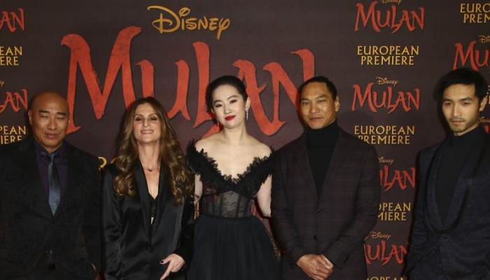 Les acteurs de Mulan pour l'avant-première du film de Disney à Londres -AP