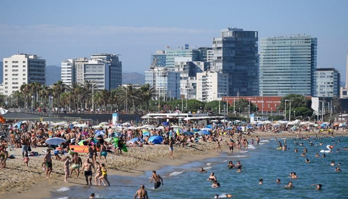 شاطئ بوجاتيل في برشلونة - أ ف ب 