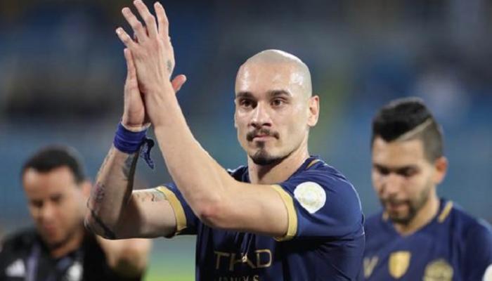 مدافع النصر السعودي.. مايكون يعلن رحيله عن العالمي