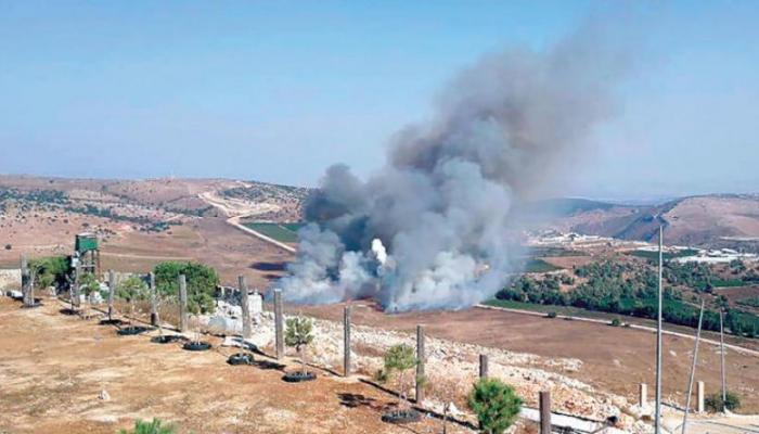دخان يتصاعد بعد قصف إسرائيلي على بلدة حدودية في جنوب لبنان