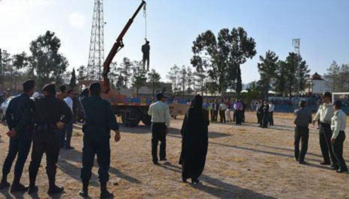 تنفيذ إعدام بواسطة رافعة في إيران - أرشيفية