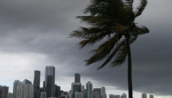 La tempête tropicale Isaias s'approche de la Floride