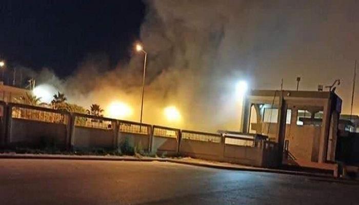 النيران مشتعلة في صالة مطار مصراتة الليبي