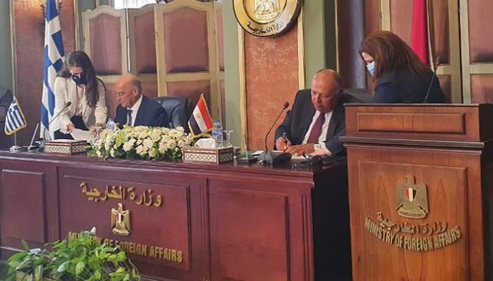 جانب من توقيع وزيري خارجية مصر واليونان على اتفاقية تعيين الحدود