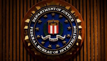 شعار مكتب التحقيقات الفيدرالي الأمريكي (إف بي آي)