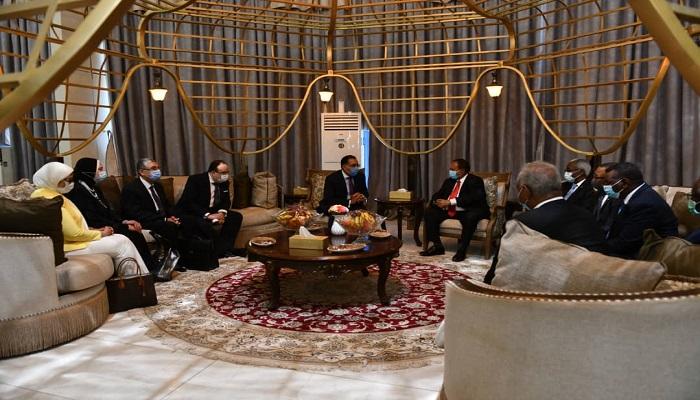 جانب من لقاء رئيسي وزراء مصر والسودان