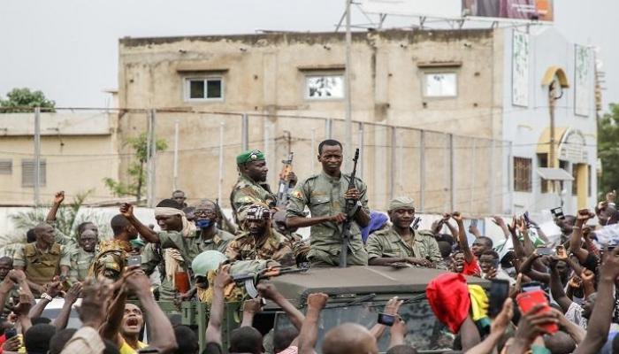 مجموعة من العسكريين التابعين لقادة الانقلاب في مالي - أ.ف.ب
