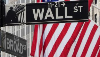 لافتة وول ستريت في بورصة نيويورك – رويترز