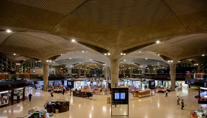 "كورونا" يهبط بعدد مسافري مطار عمان 70%
