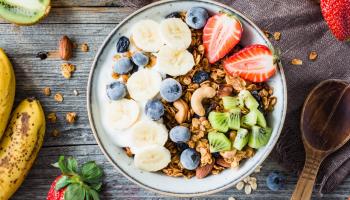 الأغذية الطبيعية الغنية بالفيتامينات والمعادن تقوي جهاز المناعة