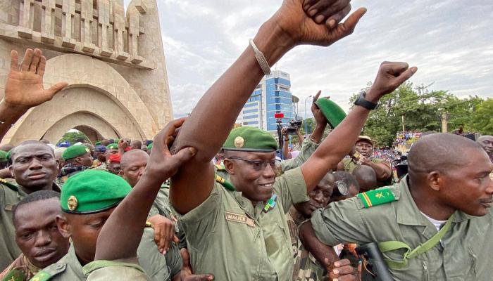 عسكريون مؤيدون للانقلاب في مالي 