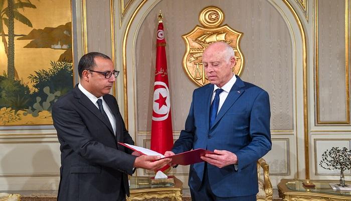 الرئيس التونسي خلال تسلمه من المشيشي تشكيلة الحكومة الجديدة