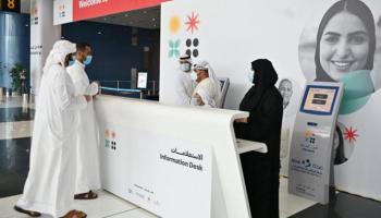 متطوعون في أحد المراكز بدولة الإمارات
