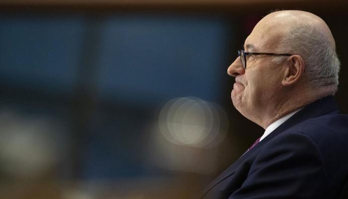 استقالة المفوض التجاري للاتحاد الأوروبي بسبب انتهاك قواعد