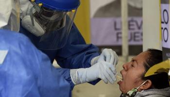 ارتفاع إصابات كورونا حول العالم