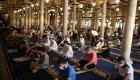 المصريون يعودون لصلاة الجمعة في المساجد بعد غياب 160 يوما