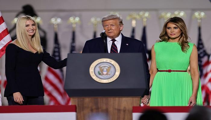 ترامب وزوجته وابنته إيفانكا خلال مؤتمر ترشحه للانتخابات الرئاسية 2020