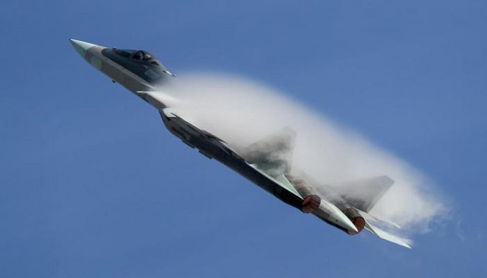 مقاتلة سوخوي SU-57 خلال عرض جوي في روسيا