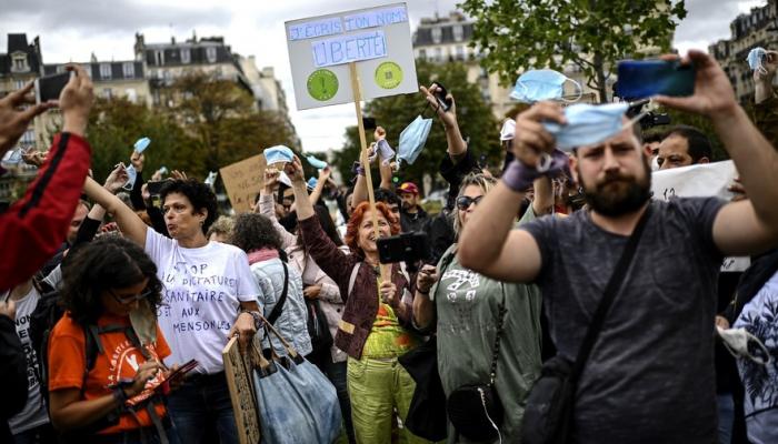 Des centaines de manifestants anti-masques réunis à Paris