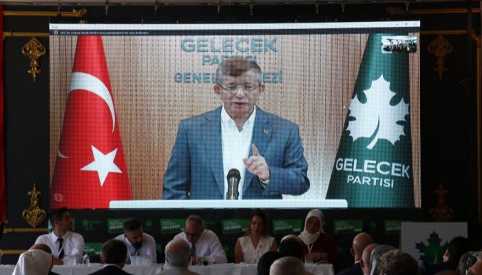 كلمة لرئيس الوزراء التركي الأسبق خلال مؤتمر للحزب