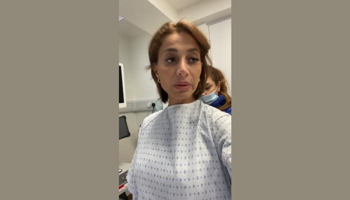 الإعلامية المصرية بسمة وهبة في غرفة العمليات