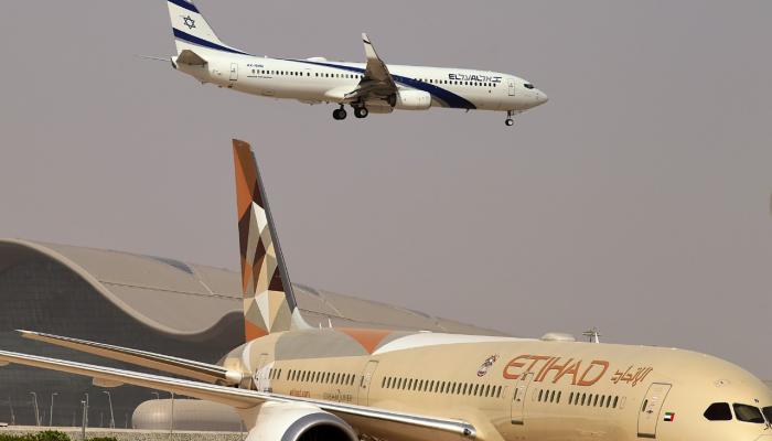 طائرة إسرائيلية تهبط بمطار أبوظبي