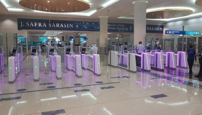 البوابات الذكية في مطار دبي