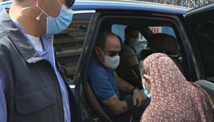 السيسي يستمع إلى طلب السيدة العجوز