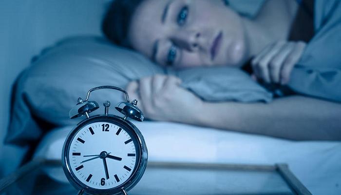 دراسة تكشف ارتباطا بين اضطرابات النوم ومشاكل ضغط الدم والأمعاء