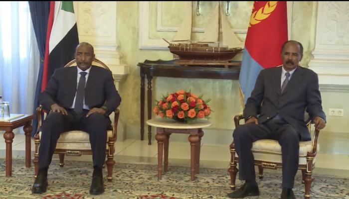 أفورقي يستقبل البرهان في العاصمة أسمرة