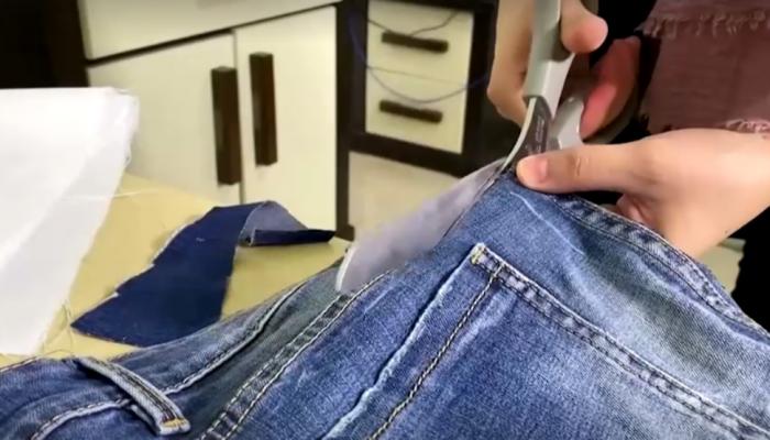 ريهام تقص أحد السراويل