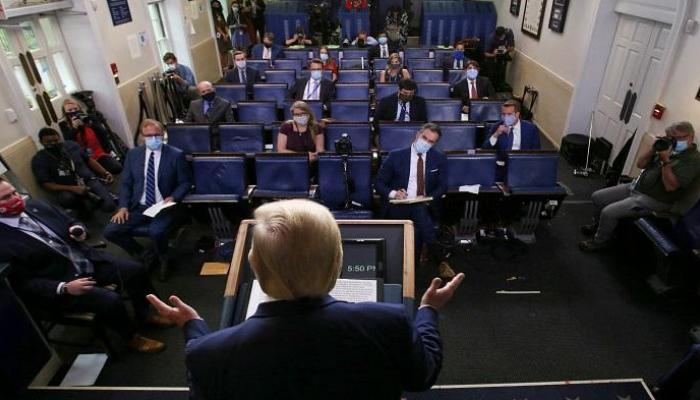 الرئيس الأمريكي خلال مؤتمر صحفي سابق في البيت الأبيض