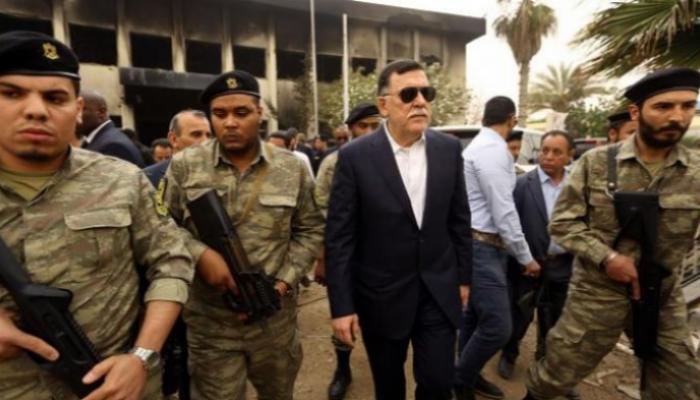 فايز السراج وسط عناصر المليشيات الإرهابية