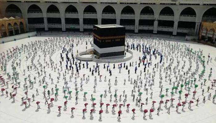 السعودية تستعد لإعلان خطة إعادة العمرة تدريجيا