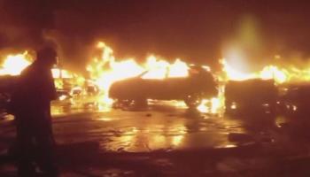  حريق ضخم يدمر مرفأ في إيطاليا