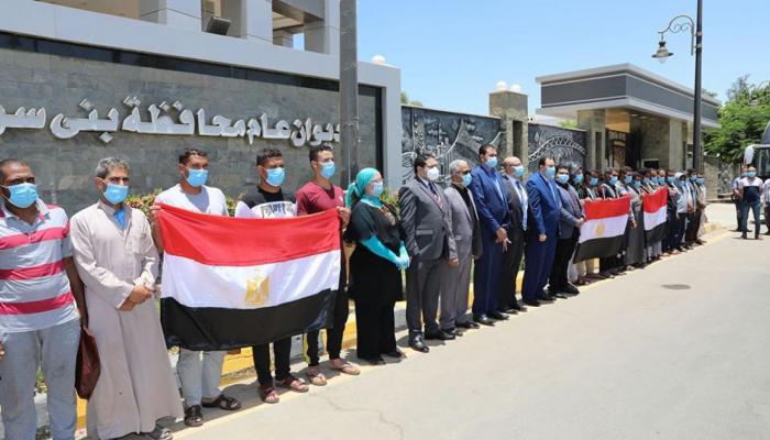 عمال مصريون سبق إعادتهم إلى البلاد بعد تعذيبهم بليبيا - أرشيفية