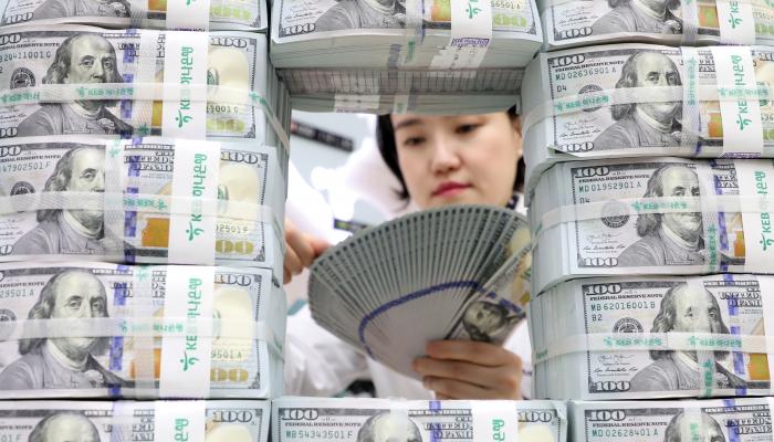 لماذا أبقى الفيدرالي الأمريكي على أسعار الفائدة؟