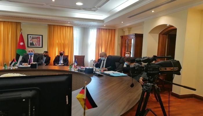 جانب من كلمة وزير الخارجية الفرنسي جان إيف لودريان