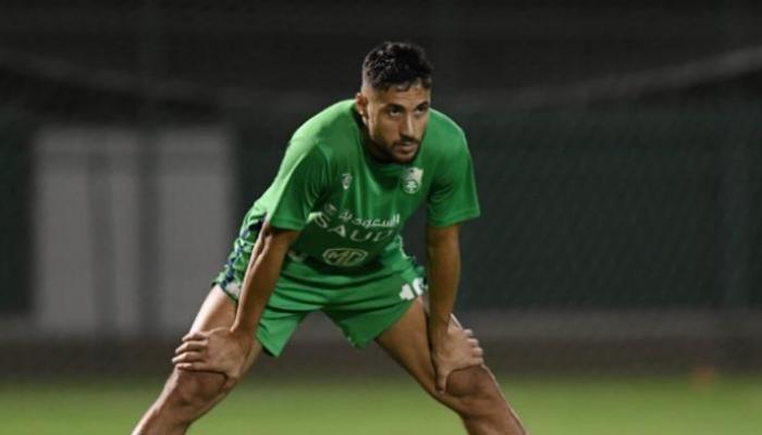 يوسف بلايلي بقميص الأهلي السعودي