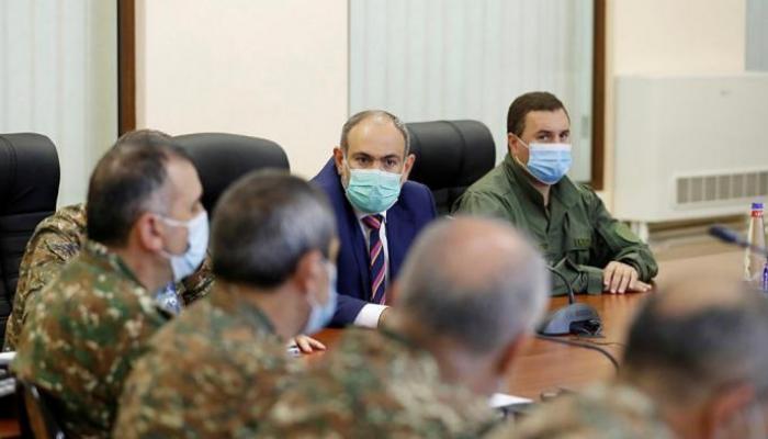 رئيس وزراء أرمينيا يلتقي القيادة العسكرية