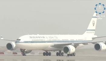 الطائرة التي تقل جثمان أمير الكويت الراحل