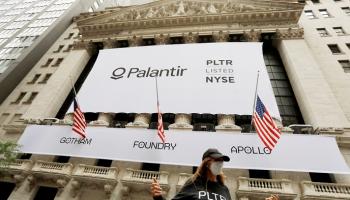 لافتة باكتتاب عام أولي بواجهة بورصة نيويورك- رويترز