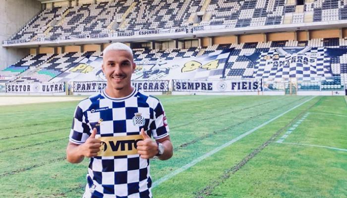 الجزائري يانيس حماش ظهير بوافيستا البرتغالي