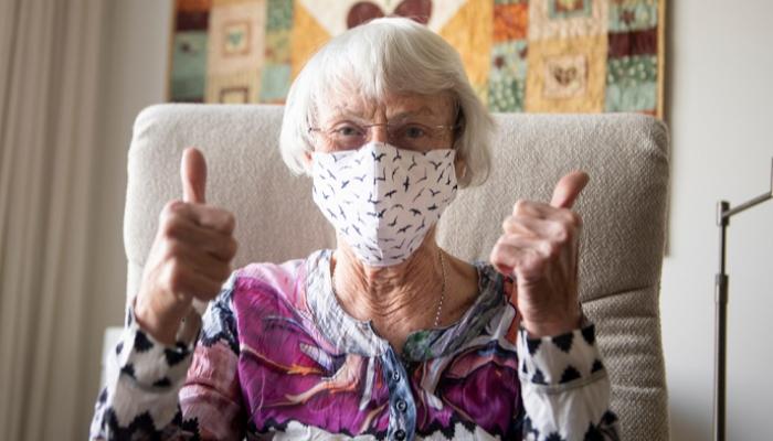 بقاء كبار السن بالمنزل يساعد في تقليل خسائر جائحة كورونا